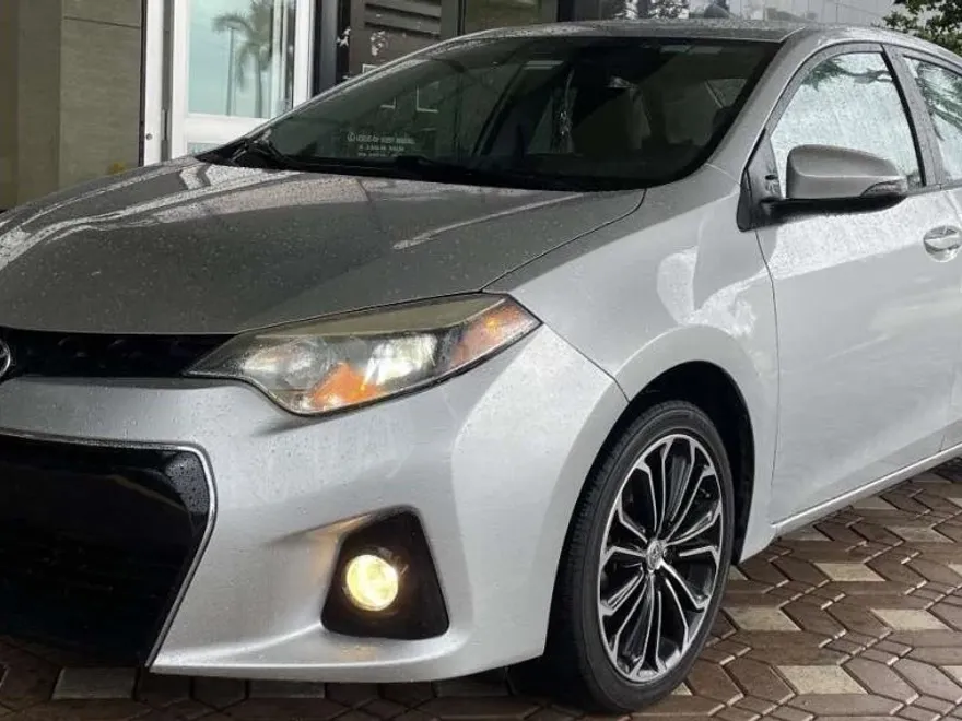 2015 Toyota Corolla Plus photo 1