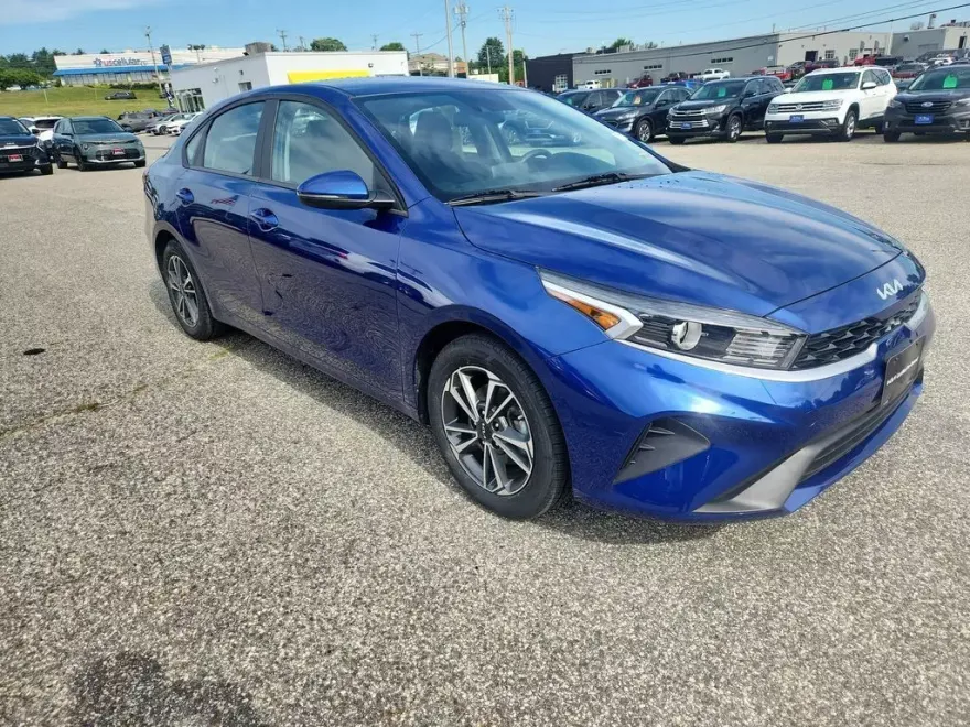 2023 Kia Forte LXS photo 1