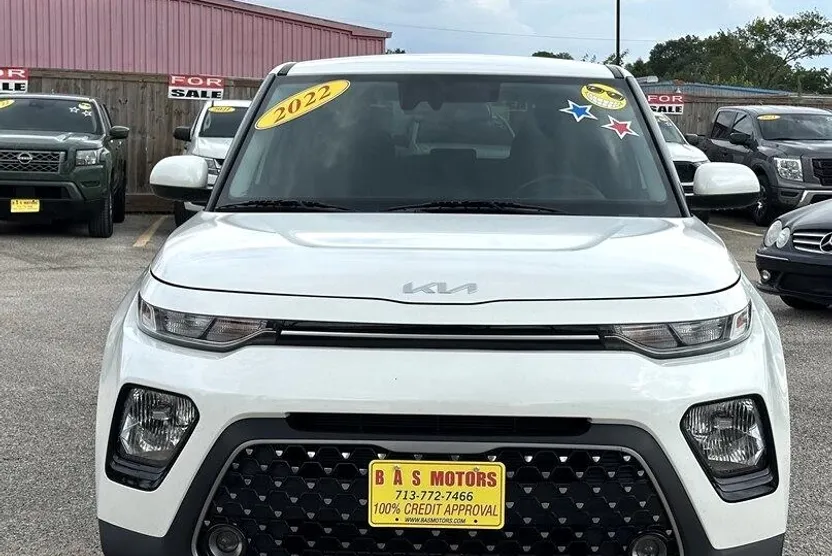 2022 Kia Soul EX photo 1