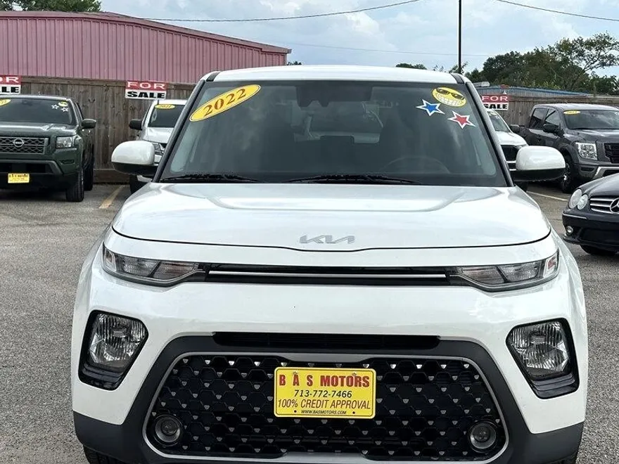 2022 Kia Soul EX photo 1