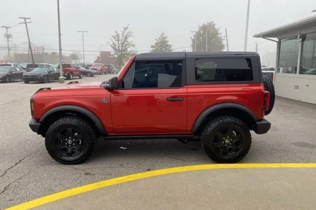 2024 Ford Bronco Black Diamond photo 1