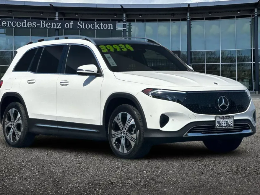 2024 Mercedes Benz EQB 300 4MATIC photo 1
