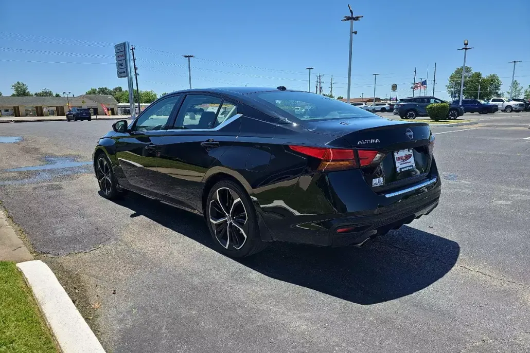 2023 Nissan Altima 2.5 SR photo 1
