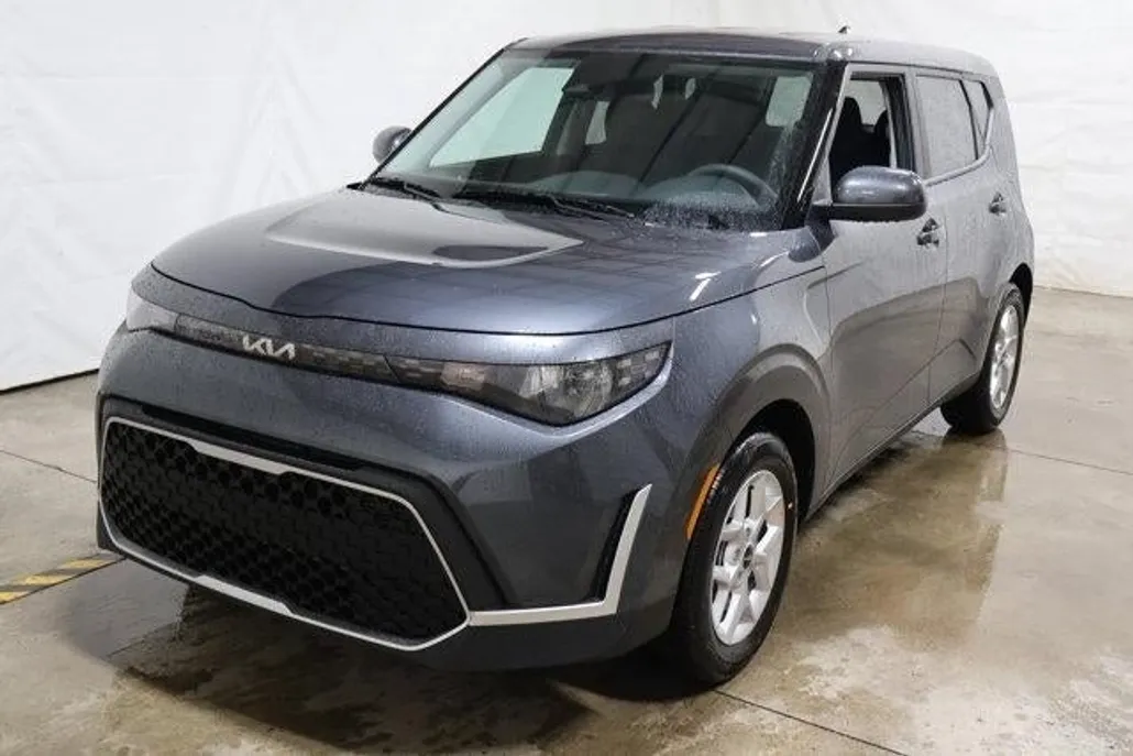 2025 Kia Soul LX photo 1