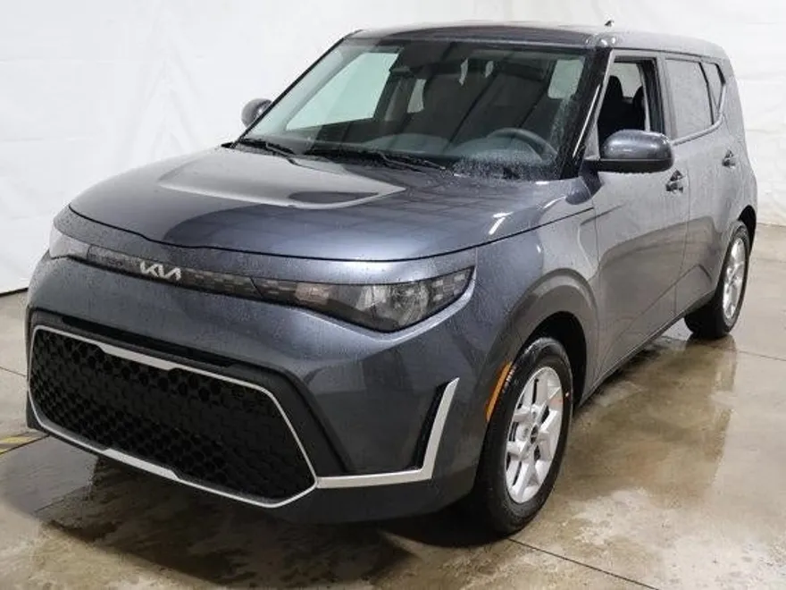 2025 Kia Soul LX photo 1
