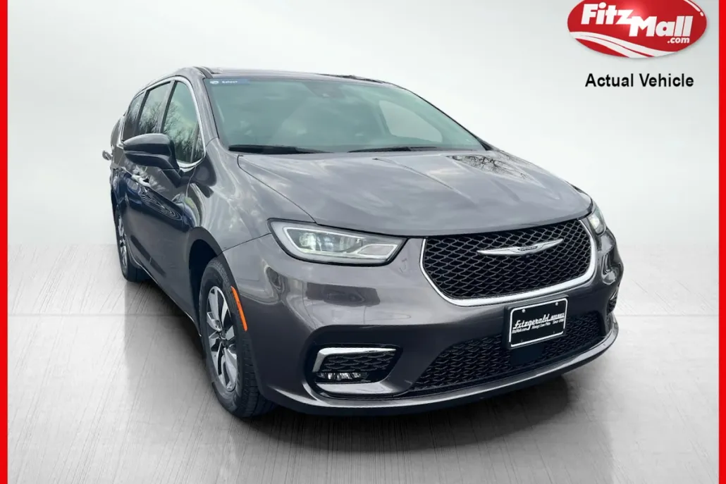 2022 Chrysler Pacifica Hybrid Touring L photo 1