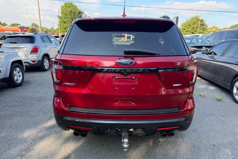 2018 Ford Explorer Sport photo 1