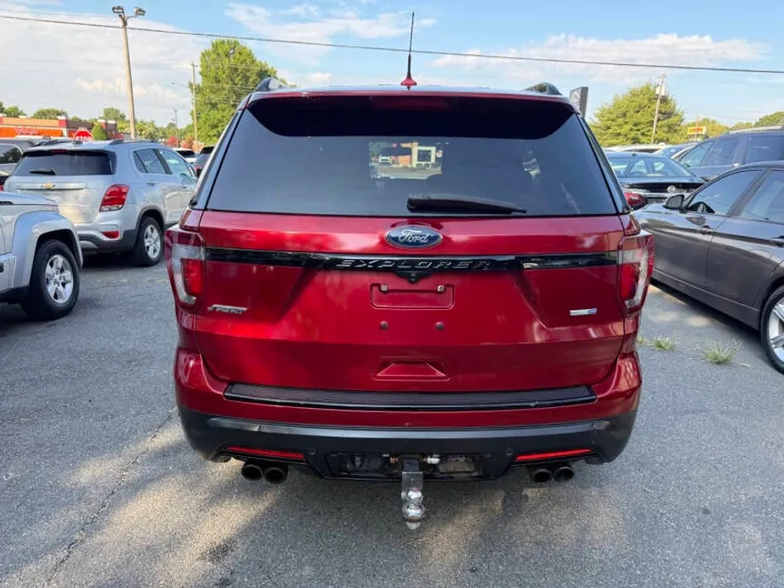 2018 Ford Explorer Sport photo 1