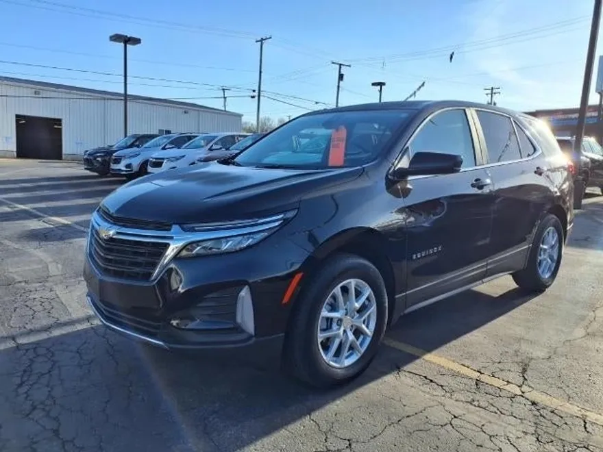 2023 Chevrolet Equinox LT photo 1