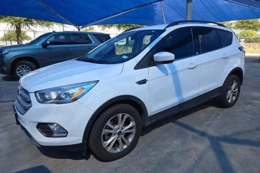 2018 Ford Escape SEL photo 1
