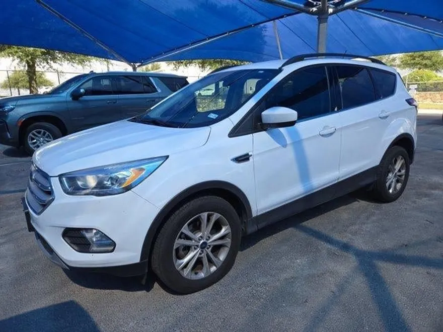 2018 Ford Escape SEL photo 1