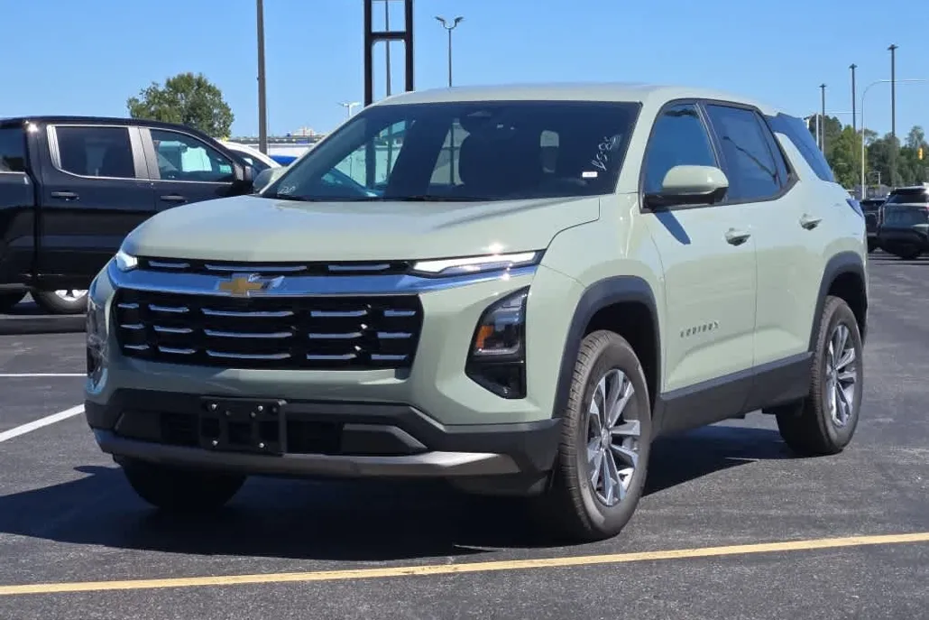 2026 Chevrolet Equinox LT photo 1