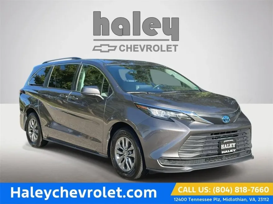 2022 Toyota Sienna LE photo 1
