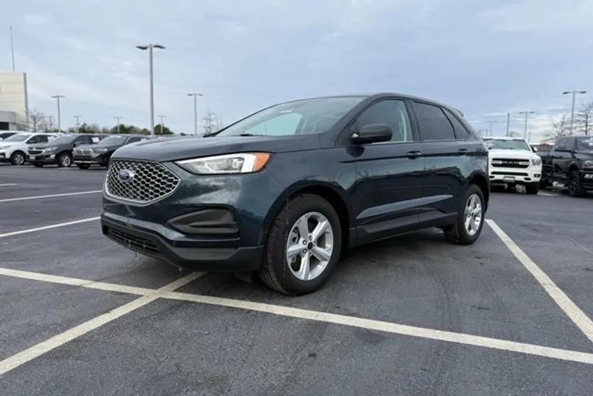 2024 Ford Edge SE photo 1