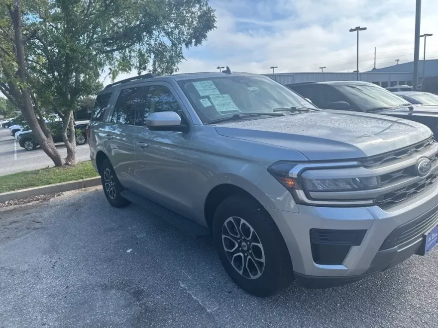 2024 Ford Expedition XLT photo 1