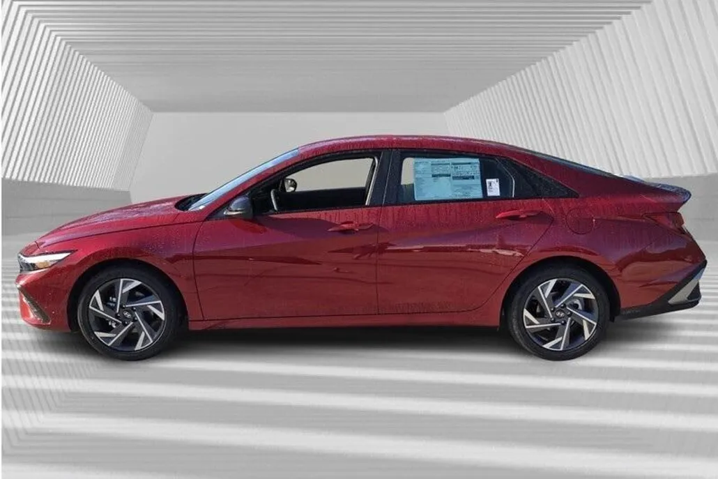 2025 Hyundai Elantra SEL Sport photo 1