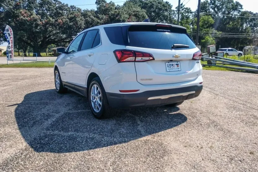 2024 Chevrolet Equinox LT photo 1