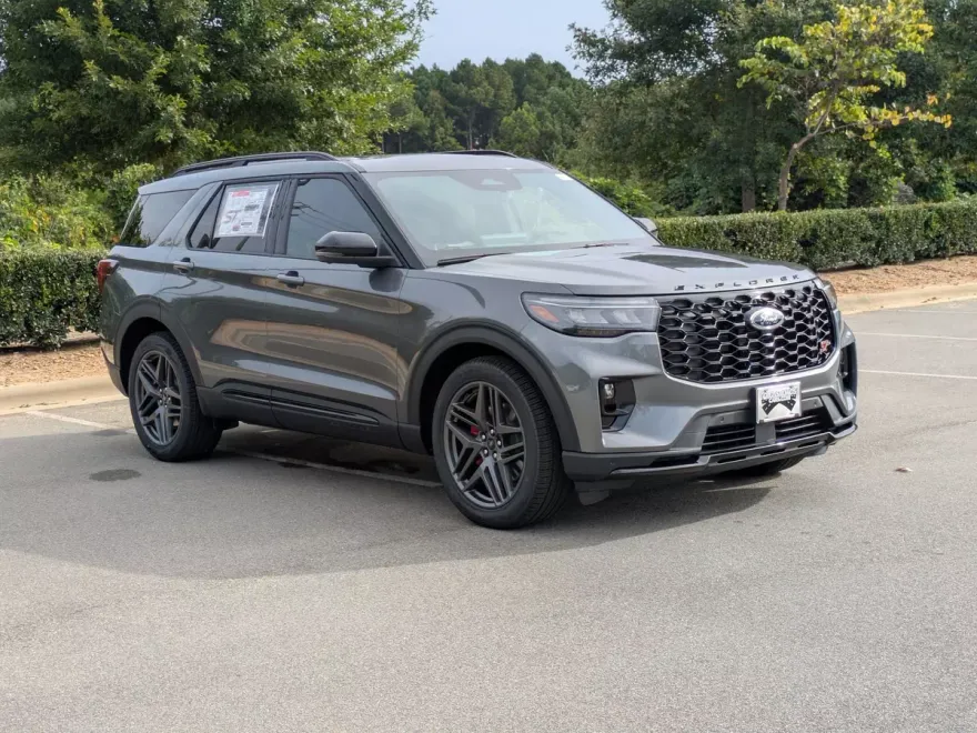 2025 Ford Explorer ST photo 1