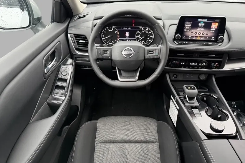 2025 Nissan Rogue SV photo 1