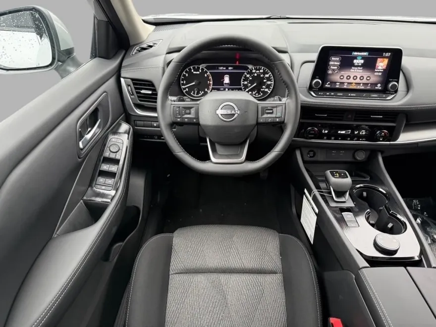 2025 Nissan Rogue SV photo 1
