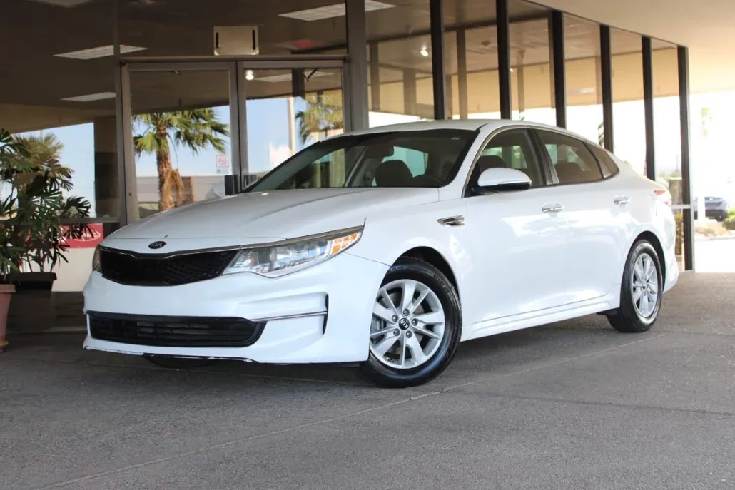 2016 Kia Optima LX photo 1