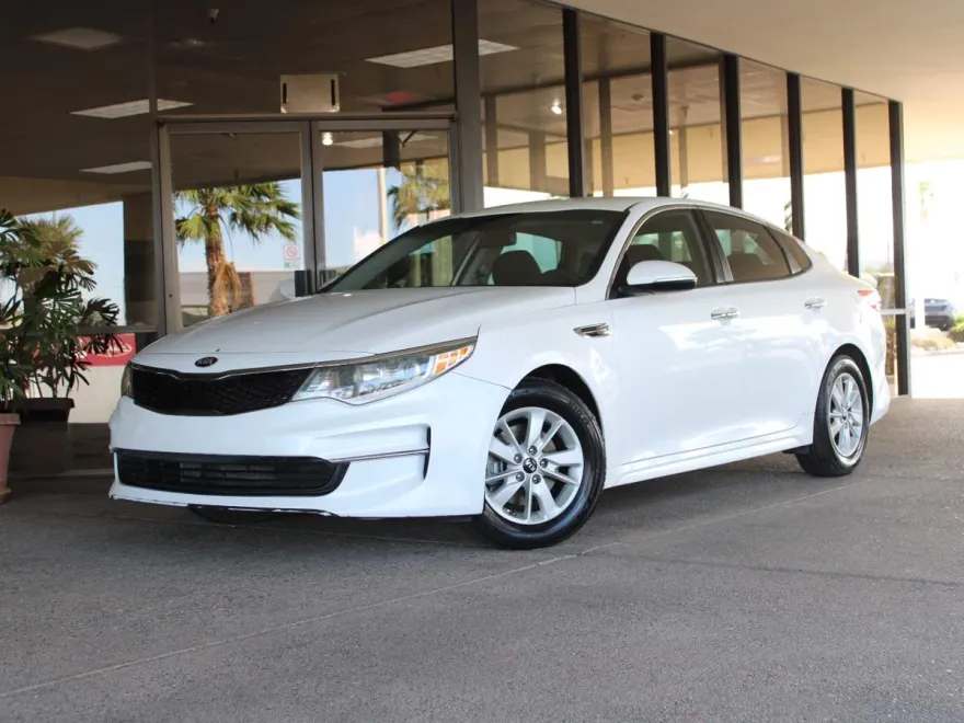 2016 Kia Optima LX photo 1
