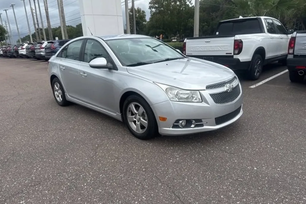 2013 Chevrolet Cruze photo 1