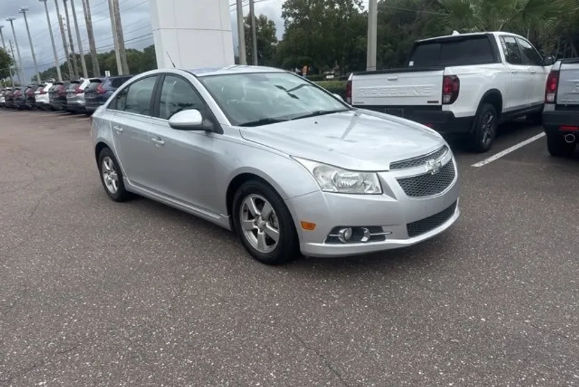 2013 Chevrolet Cruze photo 1
