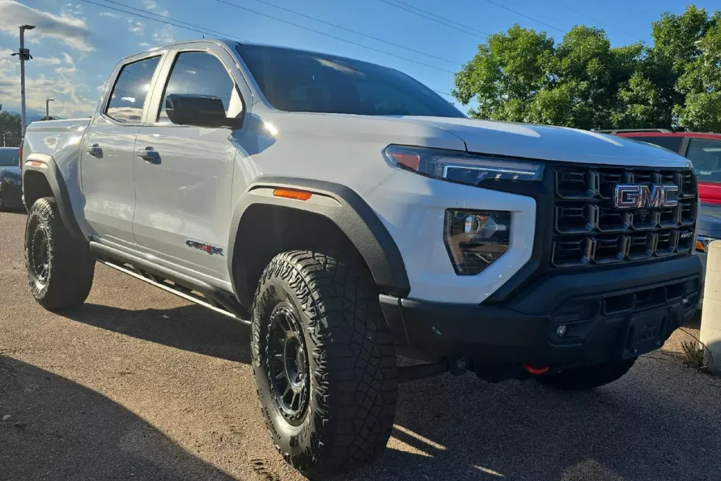 2024 Gmc Canyon AT4X photo 1