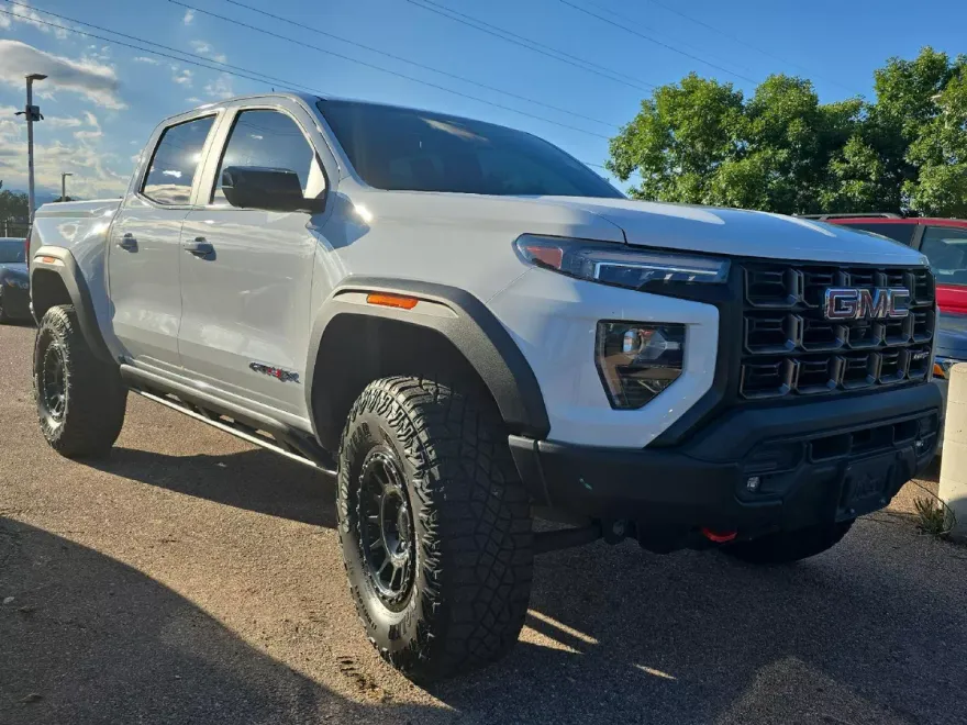 2024 Gmc Canyon AT4X photo 1