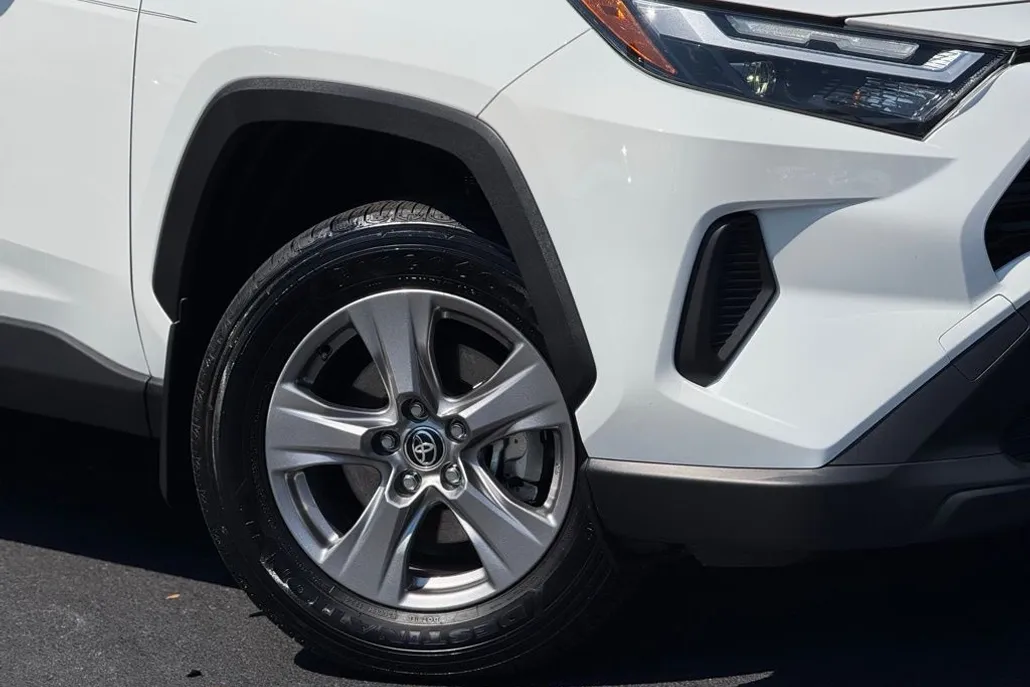 2024 Toyota RAV4 Hybrid LE photo 1