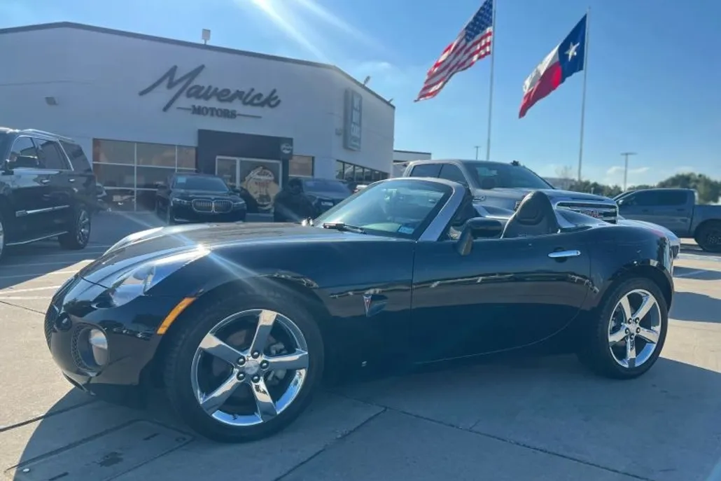 2008 Pontiac Solstice Convertible photo 1