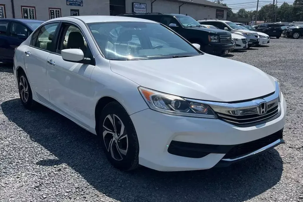 2017 Honda Accord LX photo 1