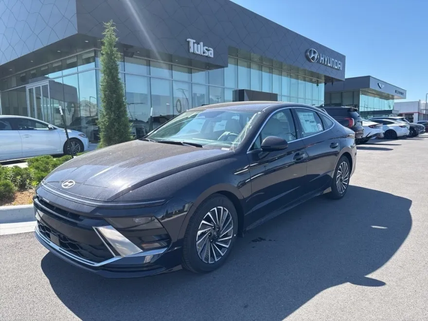 2025 Hyundai Sonata Hybrid SEL photo 1
