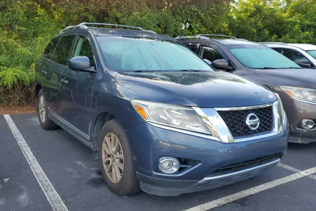 2016 Nissan Pathfinder SL photo 1