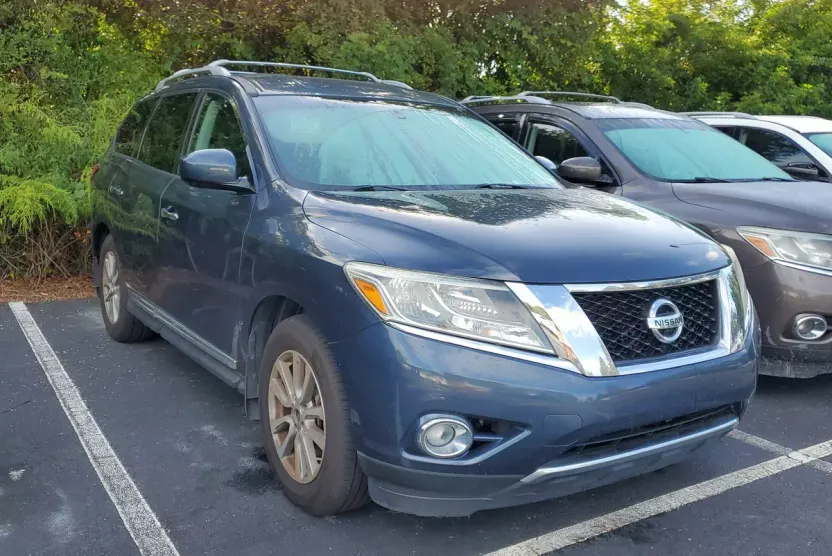 2016 Nissan Pathfinder SL photo 1