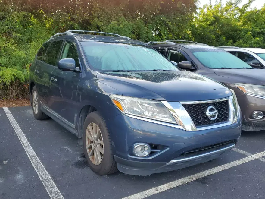 2016 Nissan Pathfinder SL photo 1