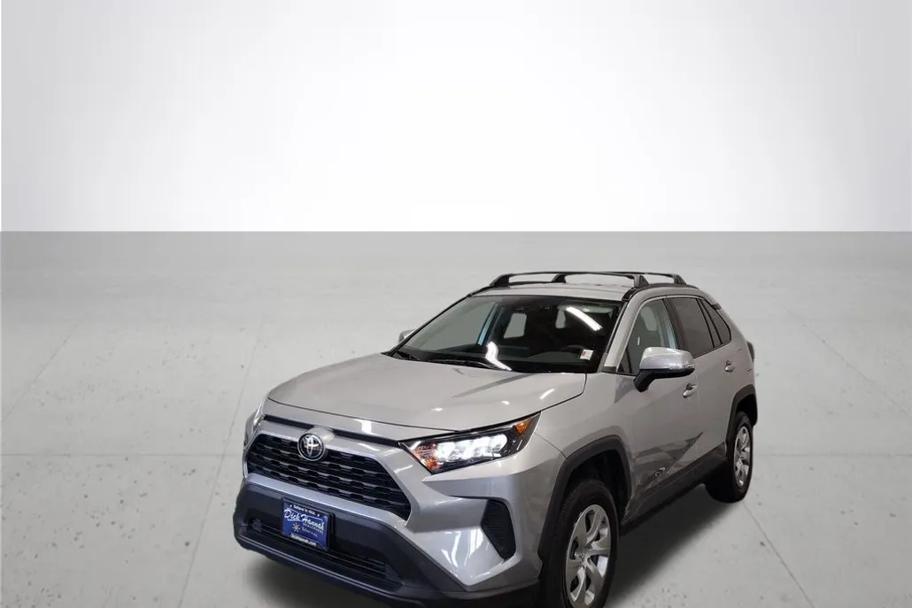 2019 Toyota RAV4 LE photo 1