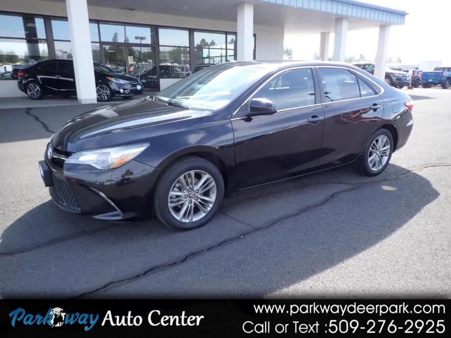 2017 Toyota Camry SE photo 1