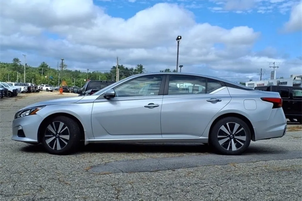 2022 Nissan Altima 2.5 SV photo 1