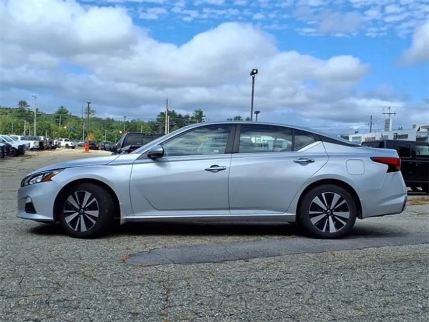 2022 Nissan Altima 2.5 SV photo 1