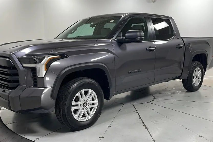 2025 Toyota Tundra SR5 photo 1