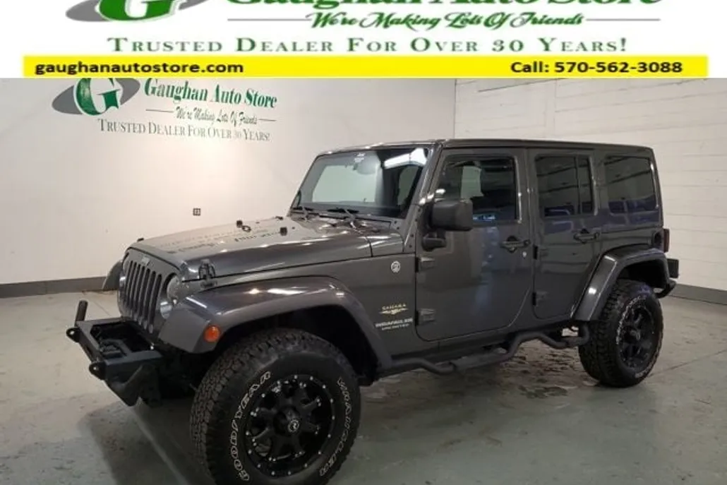 2014 Jeep Wrangler Unlimited Sahara photo 1