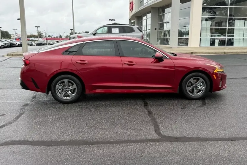 2022 Kia K5 LXS photo 1