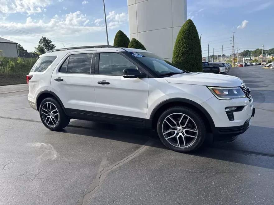 2019 Ford Explorer Sport photo 1