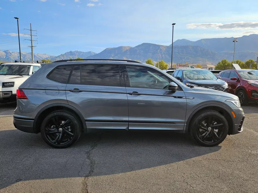2023 Volkswagen Tiguan SE R-Line Black photo 1