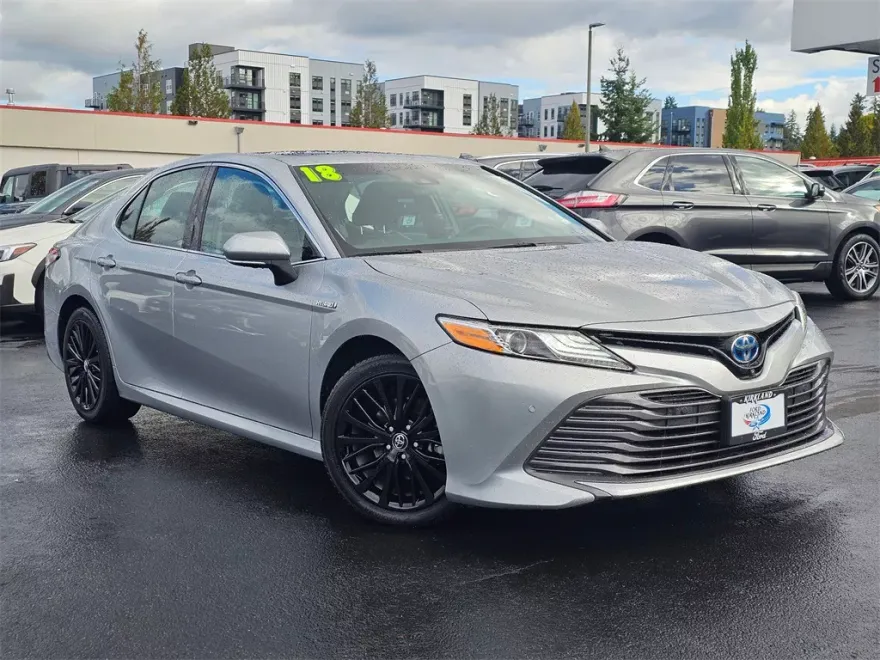 2018 Toyota Camry Hybrid XLE photo 1