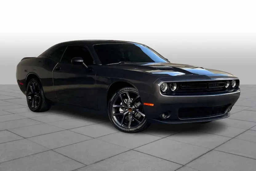 2022 Dodge Challenger SXT photo 1