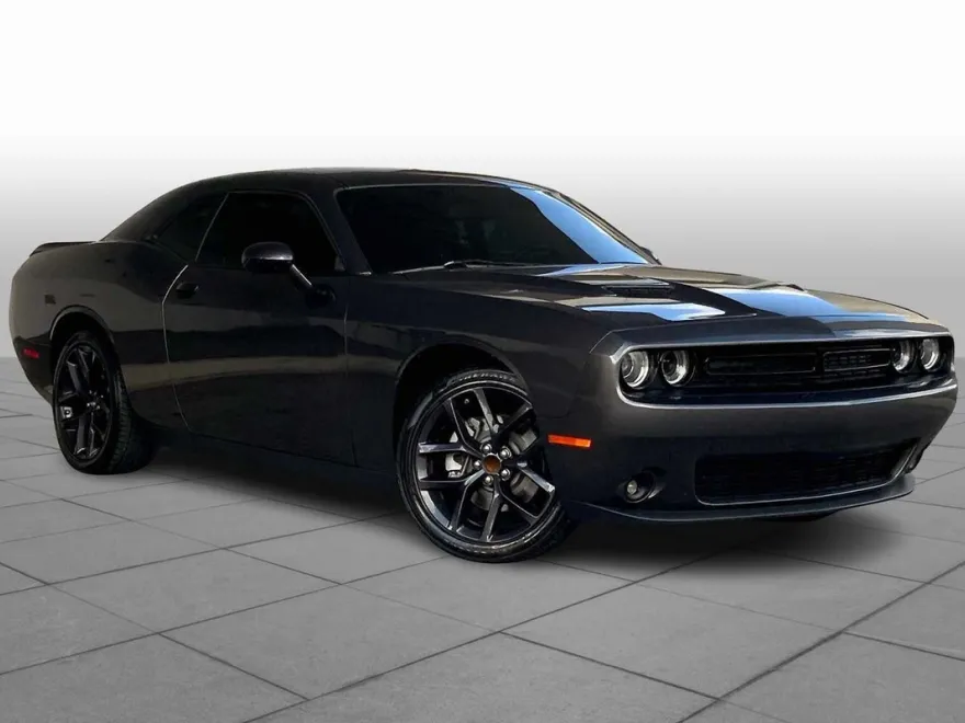 2022 Dodge Challenger SXT photo 1