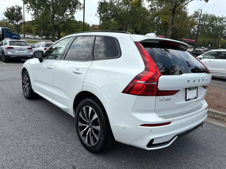 2023 Volvo XC60 B5 Plus photo 1